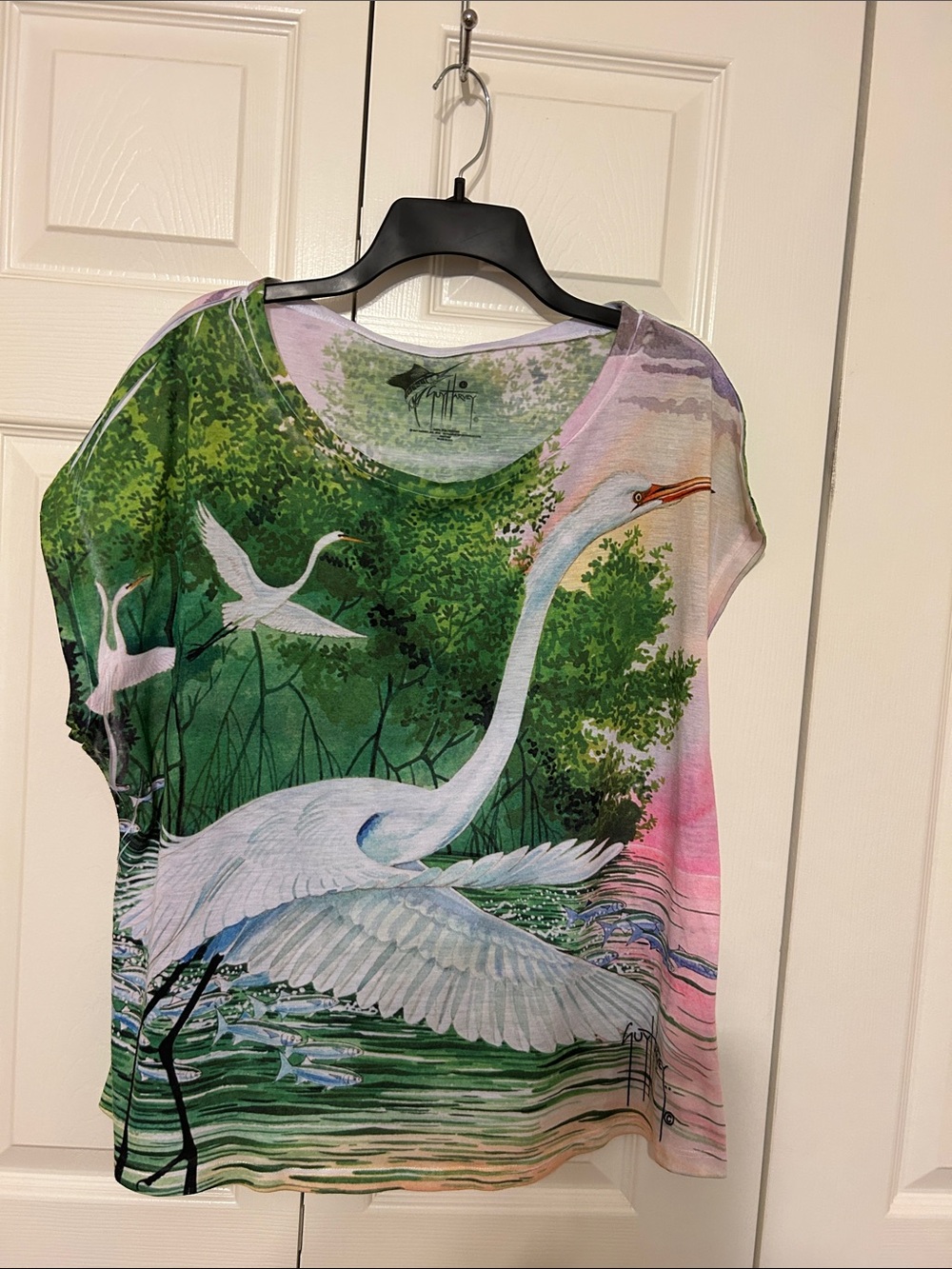 Guy Harvey Women’s Crane Graphic Tee in Green and Pink